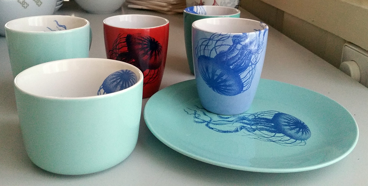 servies met keramische transfers van Niken